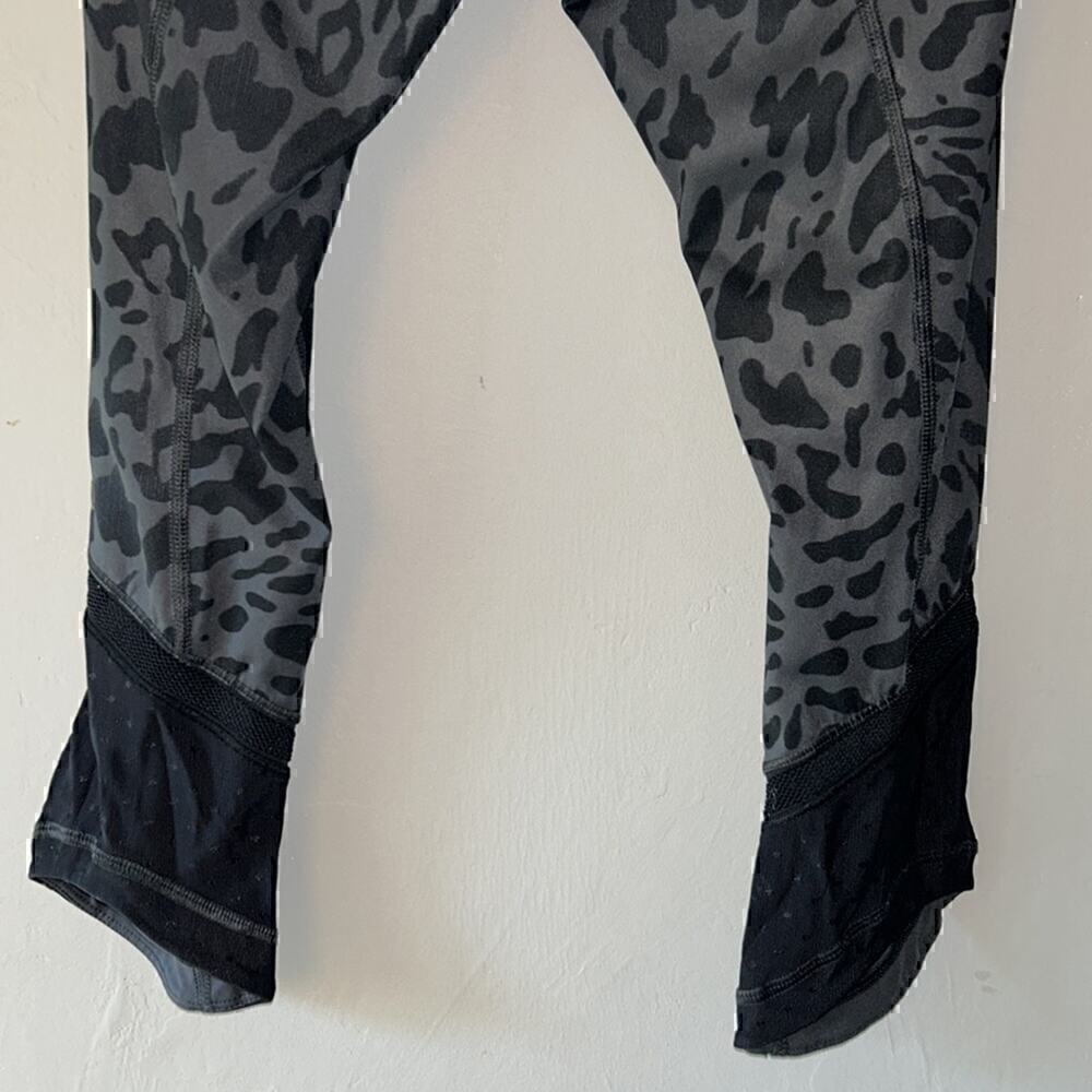 Lululemon Crop Leggings 4 - Picture 11 of 11